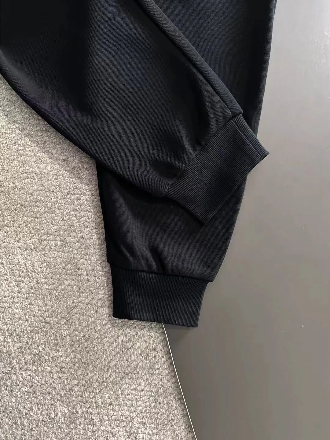 Next day shipment P360 Big Goose 2025 new winter elastic band casual pants, thick velvet counter-customized fabric, high breathability and comfort, impeccable details, brand element design concept, reflecting high quality. It feels delicate and soft! It presents a casual cut and the upper body shape is great! Size: M-4XL